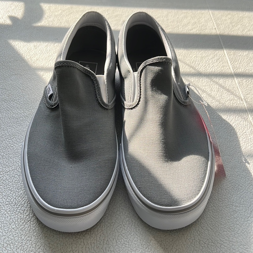 Brand new womens size 9 Vans